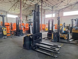 Stacker com condutor a pé Caterpillar NSP16NI