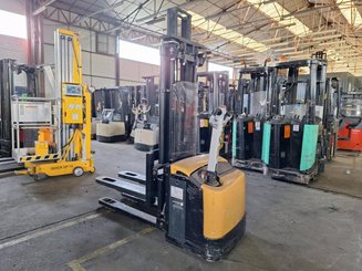 Stacker com condutor a pé Caterpillar NSP16NI