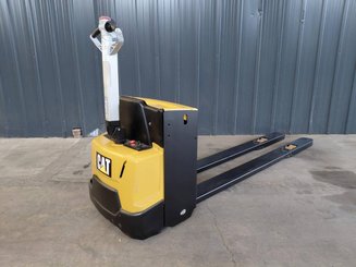 Porta-paletes eléctrico com condutor a pé Caterpillar NPP20N2