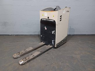 Porta-paletes eléctrico com condutor transportado Crown RT4020-2.0