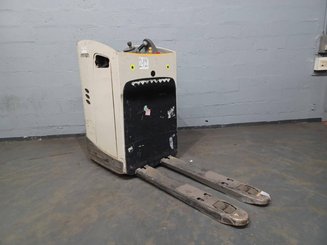 Porta-paletes eléctrico com condutor transportado Crown RT4020-2.0