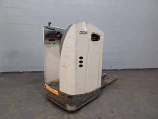 Porta-paletes eléctrico com condutor transportado Crown RT4020-2.0
