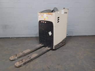 Porta-paletes eléctrico com condutor transportado Crown RT4020-2.0