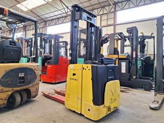 Stacker com condutor transportado Hyster S1.5S