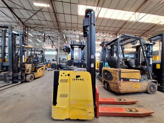 Stacker com condutor transportado Hyster S1.5S