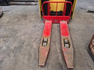 Stacker com condutor transportado Hyster S1.5S
