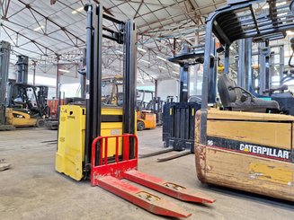 Stacker com condutor transportado Hyster S1.5S