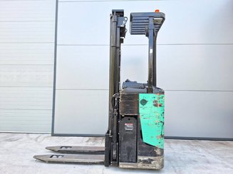 Stacker com condutor transportado Caterpillar NSR16N