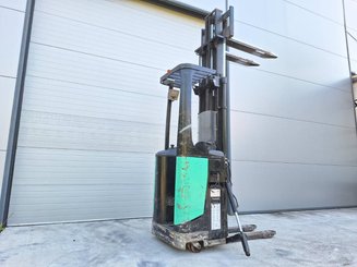Stacker com condutor transportado Caterpillar NSR16N