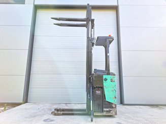 Stacker com condutor transportado Caterpillar NSR16N