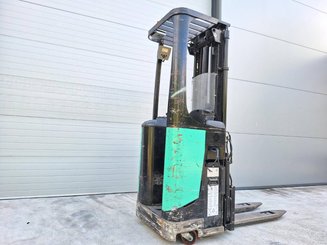 Stacker com condutor transportado Caterpillar NSR16N