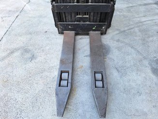 Stacker com condutor transportado Caterpillar NSR16N