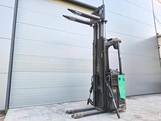 Stacker com condutor transportado Caterpillar NSR16N