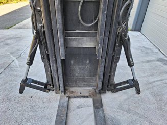 Stacker com condutor transportado Caterpillar NSR16N