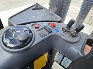 Stacker com condutor transportado Caterpillar NSR20N