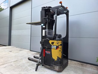 Stacker com condutor transportado Caterpillar NSR20N