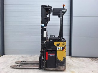 Stacker com condutor transportado Caterpillar NSR20N