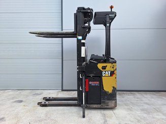 Stacker com condutor transportado Caterpillar NSR20N