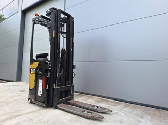 Stacker com condutor transportado Caterpillar NSR20N - 1