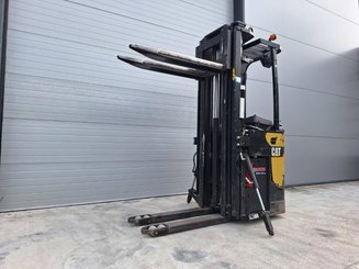 Stacker com condutor transportado Caterpillar NSR20N