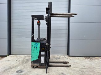 Stacker com condutor transportado Caterpillar NSR16N