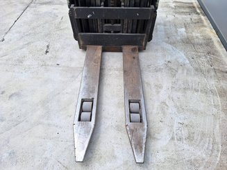 Stacker com condutor transportado Caterpillar NSR16N