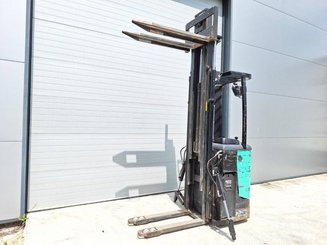 Stacker com condutor transportado Caterpillar NSR16N