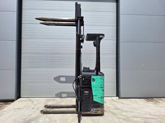 Stacker com condutor transportado Caterpillar NSR16N