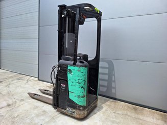 Stacker com condutor transportado Caterpillar NSR16N