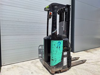 Stacker com condutor transportado Caterpillar NSR16N