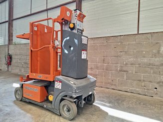 Plataforma com mastro vertical JLG TOUCAN DUO