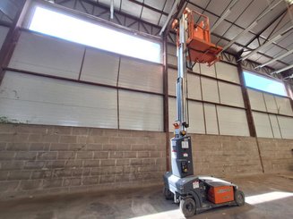 Plataforma com mastro vertical JLG TOUCAN DUO