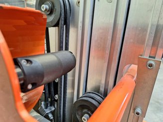 Plataforma com mastro vertical JLG TOUCAN DUO