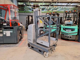 Plataforma com mastro vertical JLG 20MVL
