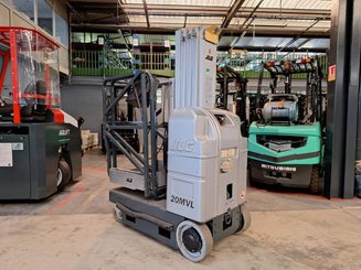 Plataforma com mastro vertical JLG 20MVL
