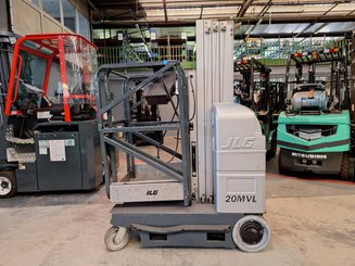 Plataforma com mastro vertical JLG 20MVL