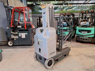 Plataforma com mastro vertical JLG 20MVL