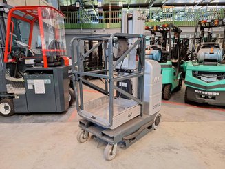 Plataforma com mastro vertical JLG 20MVL