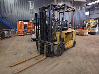 Empilhador de contrapeso 4 rodas Caterpillar EP25K-PAC