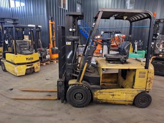 Empilhador de contrapeso 4 rodas Caterpillar EP25K-PAC