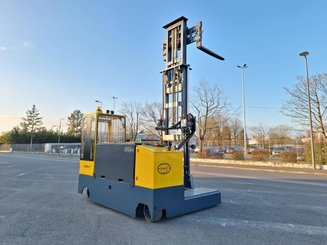 Empilhador retráctil de 4 direcções Combilift ESL3545