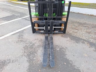 Empilhador de contrapeso 4 rodas Hangcha AE25-I