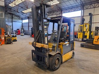 Empilhador de contrapeso 4 rodas Caterpillar EP30K