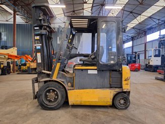 Empilhador de contrapeso 4 rodas Caterpillar EP30K