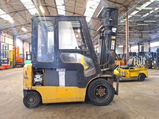 Empilhador de contrapeso 4 rodas Caterpillar EP30K