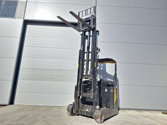 Empilhador retráctil Caterpillar NR16N2