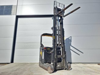 Empilhador retráctil Caterpillar NR16N2