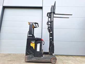 Empilhador retráctil Caterpillar NR16N2