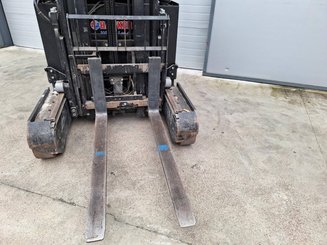 Empilhador retráctil Caterpillar NR16N2
