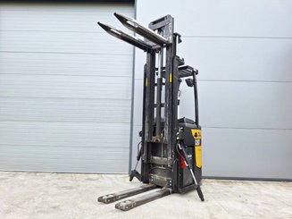 Stacker com condutor transportado Caterpillar NSR20N - 6